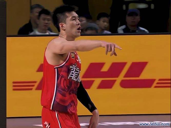 郭艾伦狂飙32分6三分创纪录 广州完胜吉林